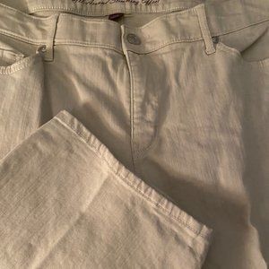Gloria Vanderbilt Khaki Capris